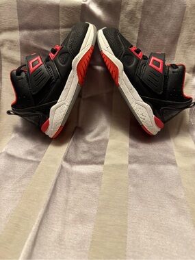 AND1 Boys High-Top Basketball Sneakers Black/Red "Bred" Colorway Size 11 Toddler